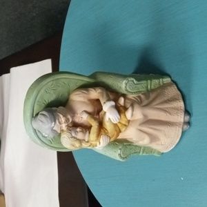 Treasured Memories "Grandmothers Lap" 1984 Enesco Music Box Figurine